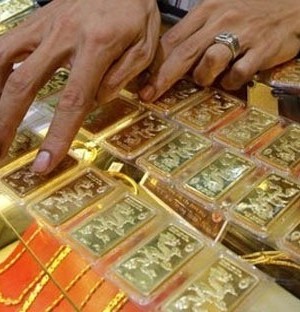 Đấu thầu vàng miếng: Tại sao không đưa mức giá bằng thế giới?